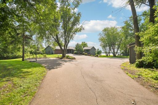 13-web-or-mls-Old Mill Rd-S0207-015.jpg
