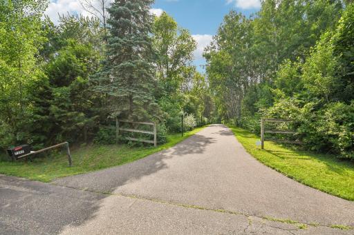 15-web-or-mls-Old Mill Rd-S0207-017.jpg