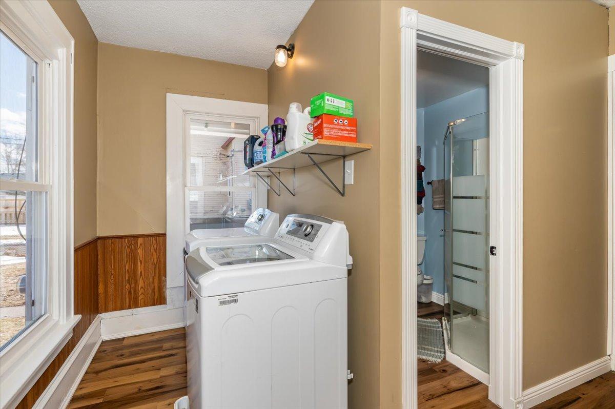 21-Main Floor Laundry.jpg