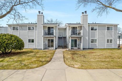 1720 Pleasant Street, H, Lauderdale, MN 55113