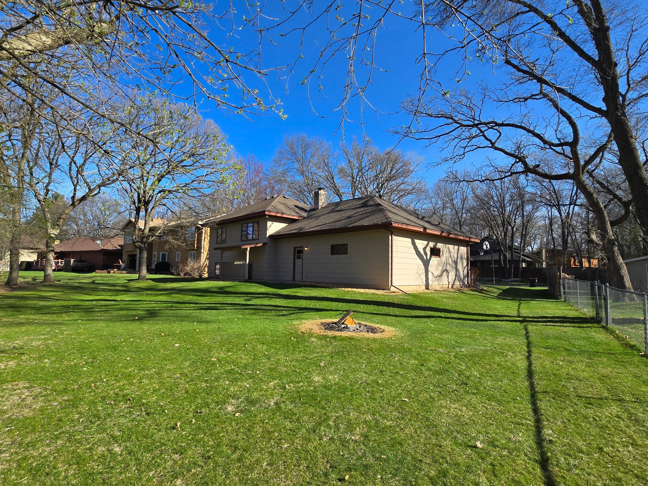 With plenty of usable space, it’s perfect for gardening, adding a patio, or simply enjoying time outdoors with the firepit.