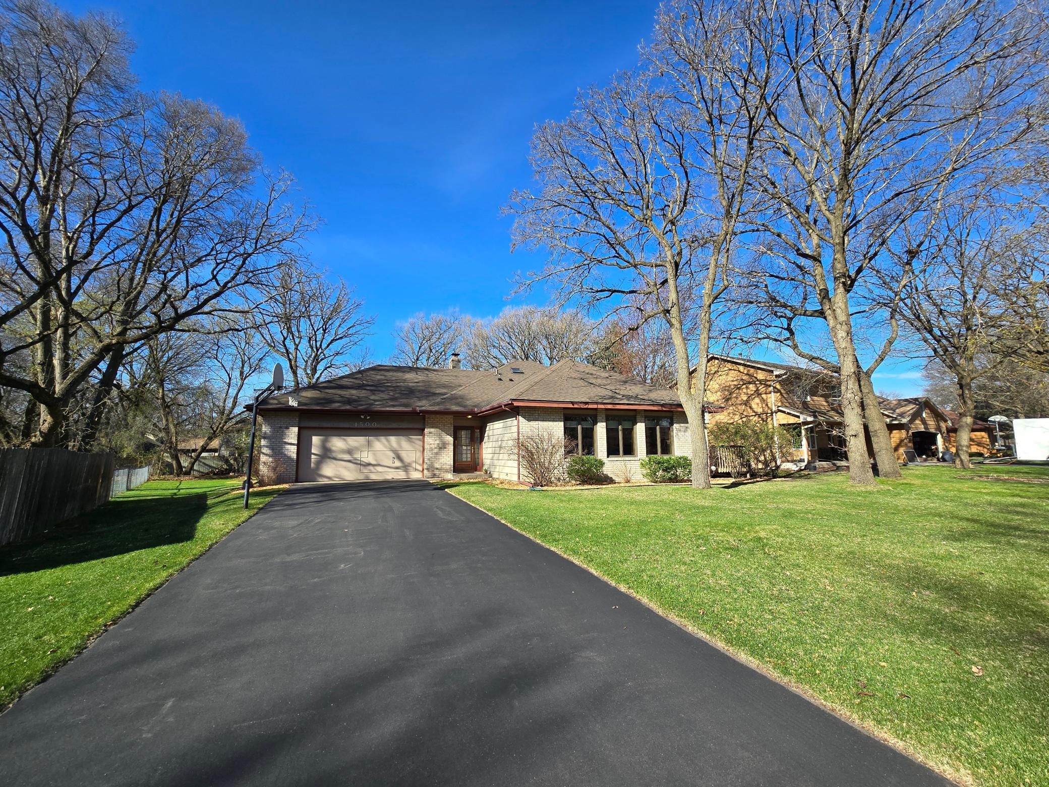 Conveniently located within walking distance to Coon Rapids Dam Regional Park for extra play and site seeing.