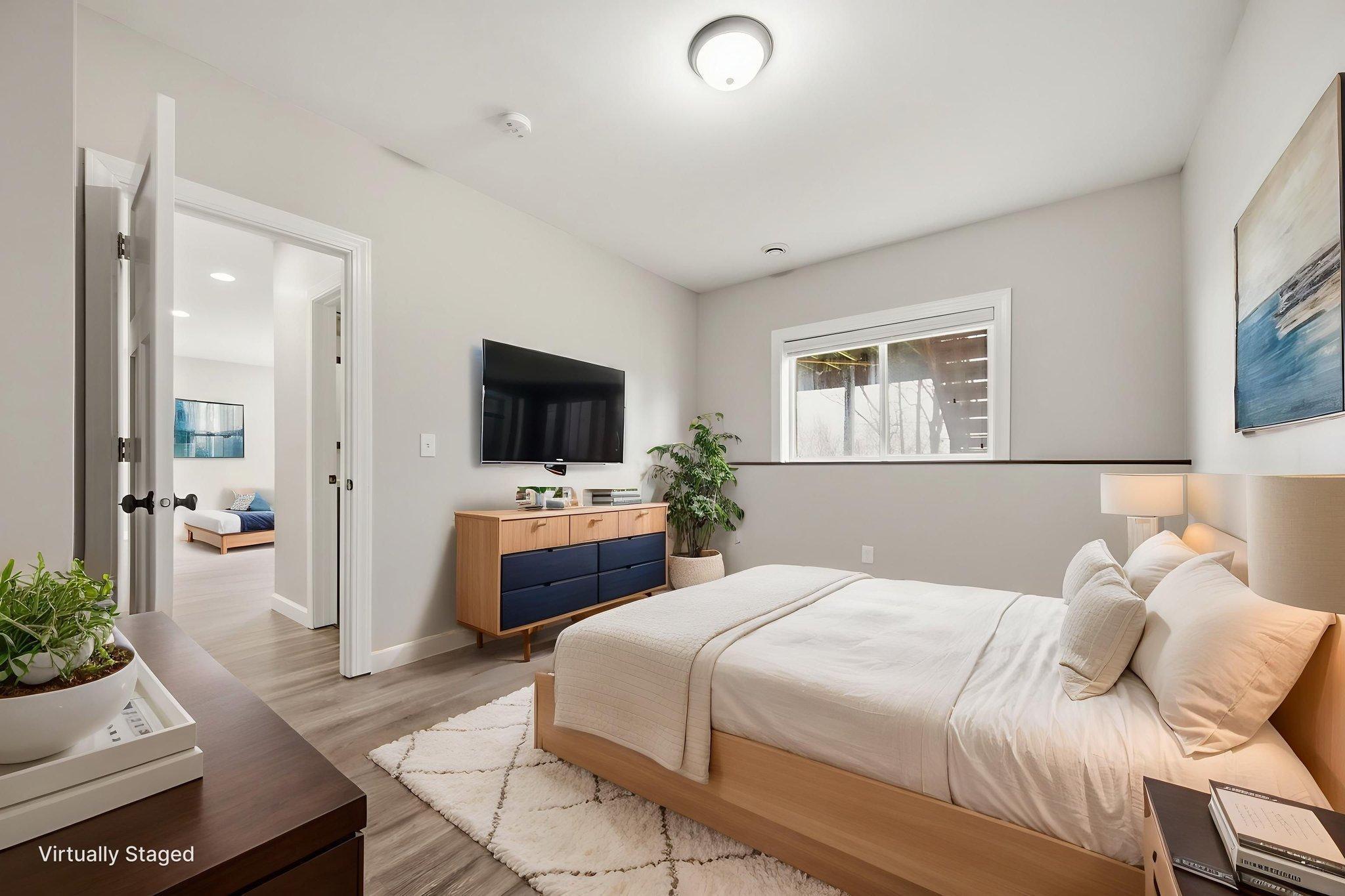 53-web-or-mls-DSC01247 virtually staged.jpeg