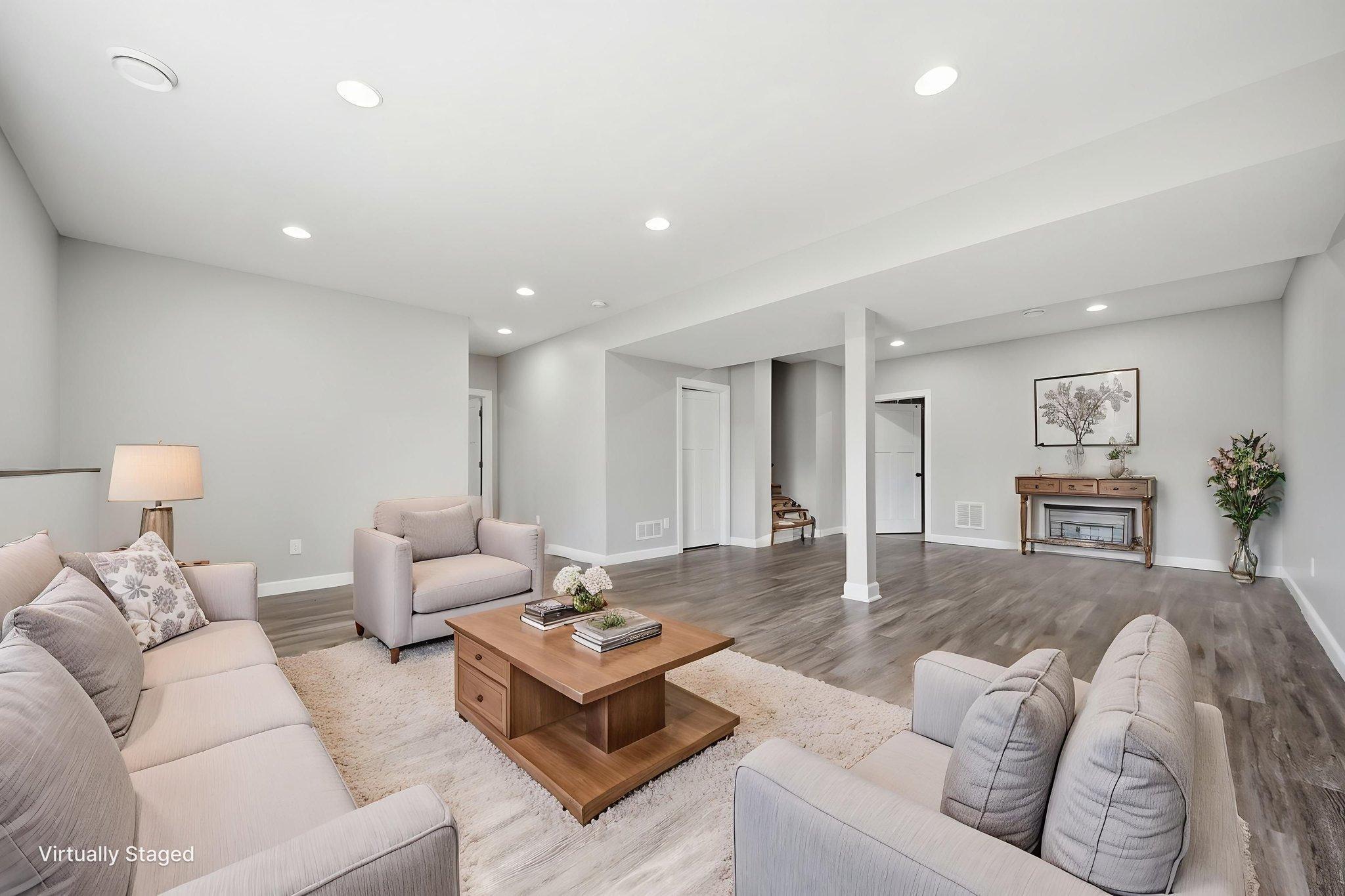 51-web-or-mls-DSC01244 virtually staged.jpeg