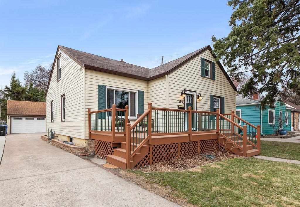 Front Deck & Driveway
