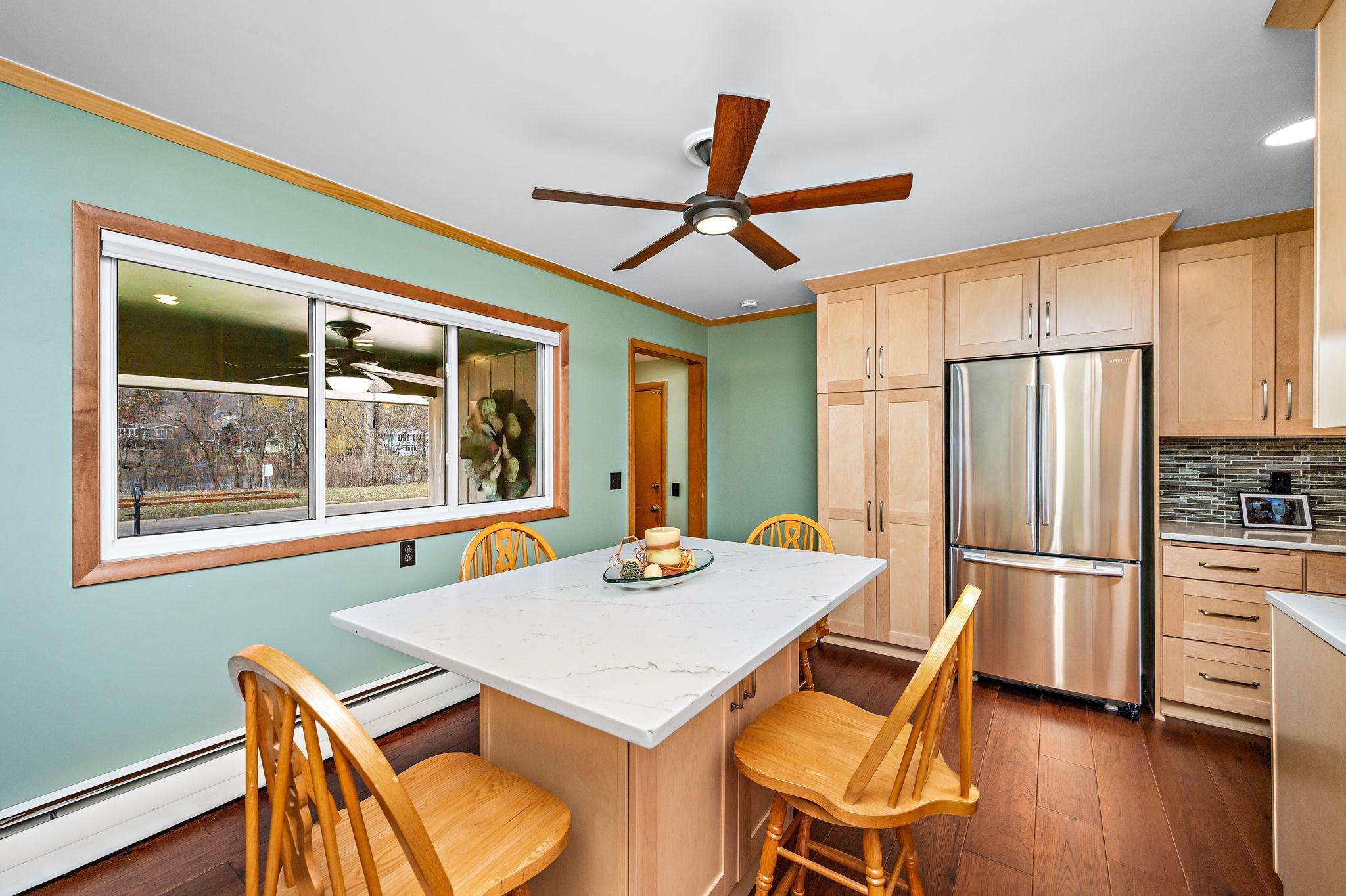 Informal dining space with a nice front view!