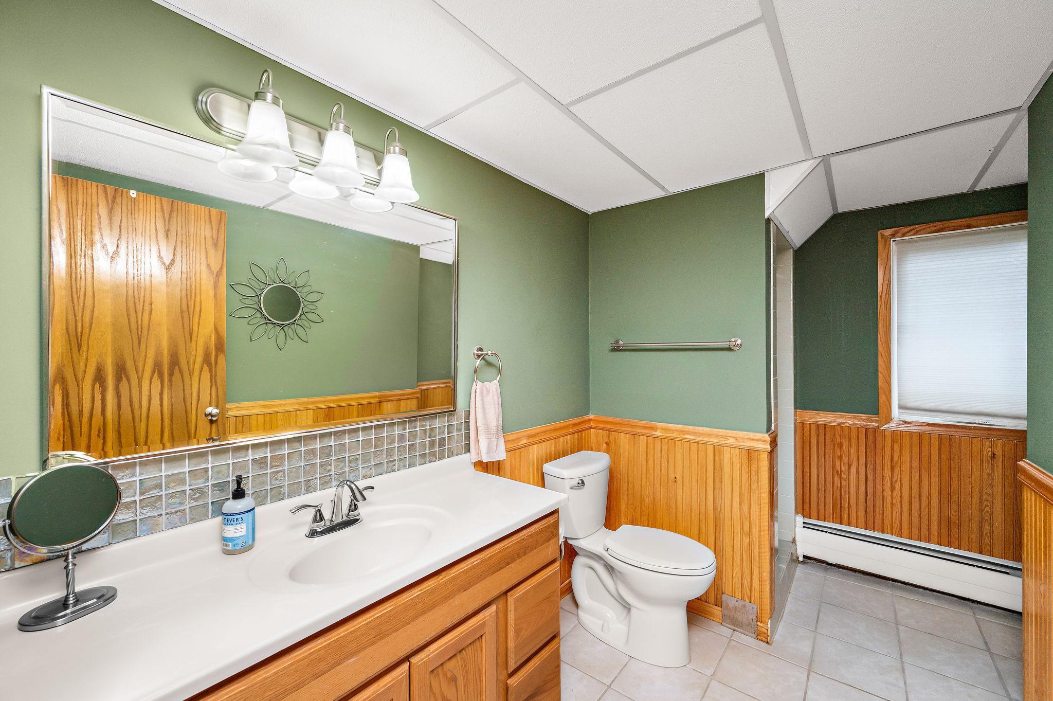 Lower level 3/4-bath!