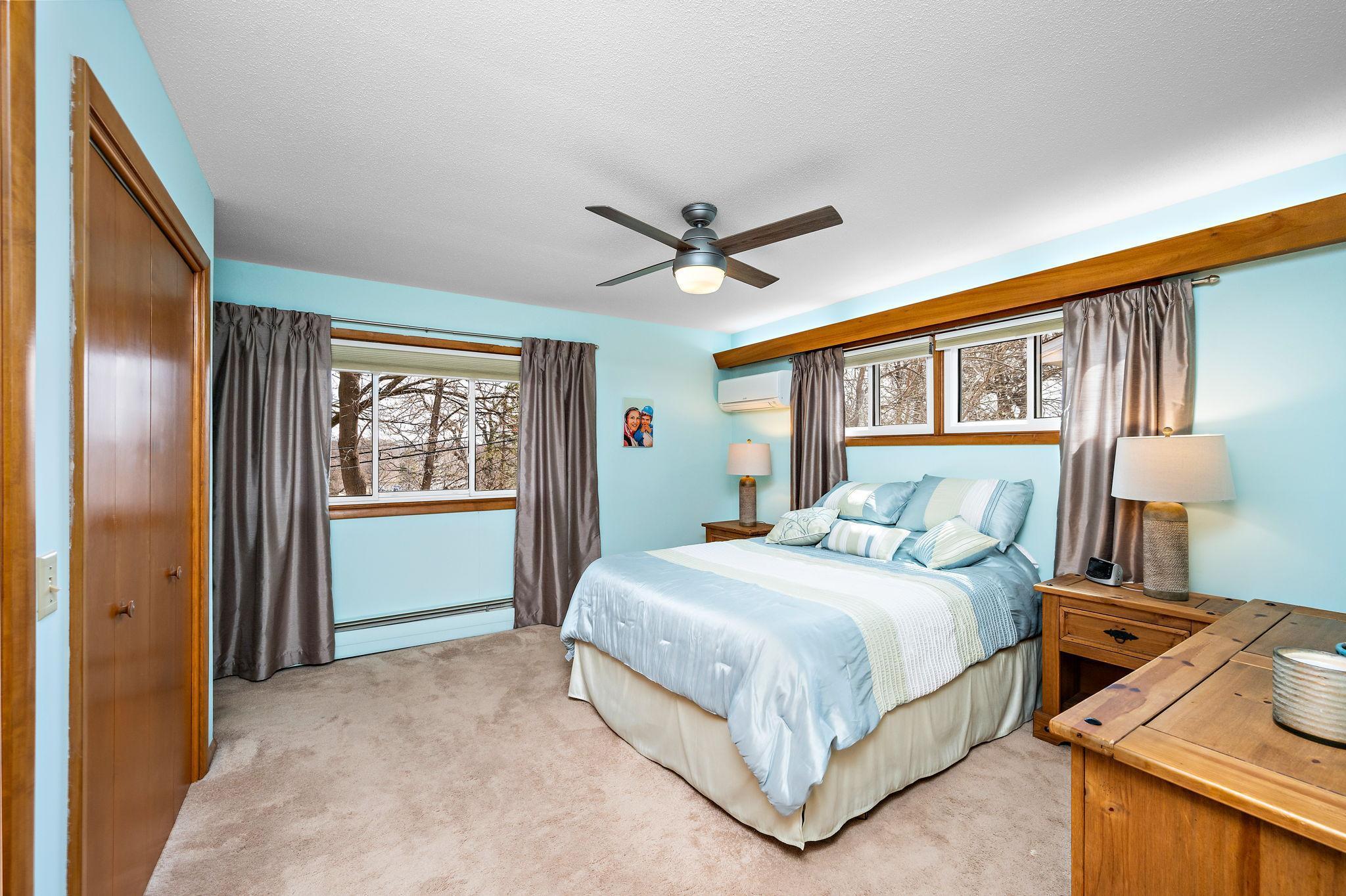 3 beds on the main level!