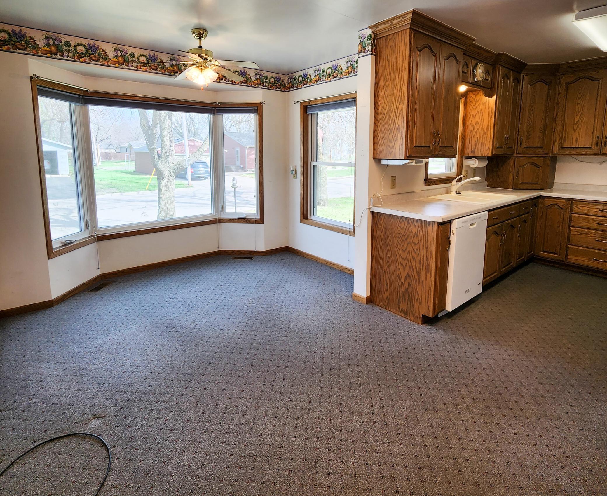 The bowed window in the dining area allows all that light in to enjoy your morning coffee or just watch the world go by..jpg