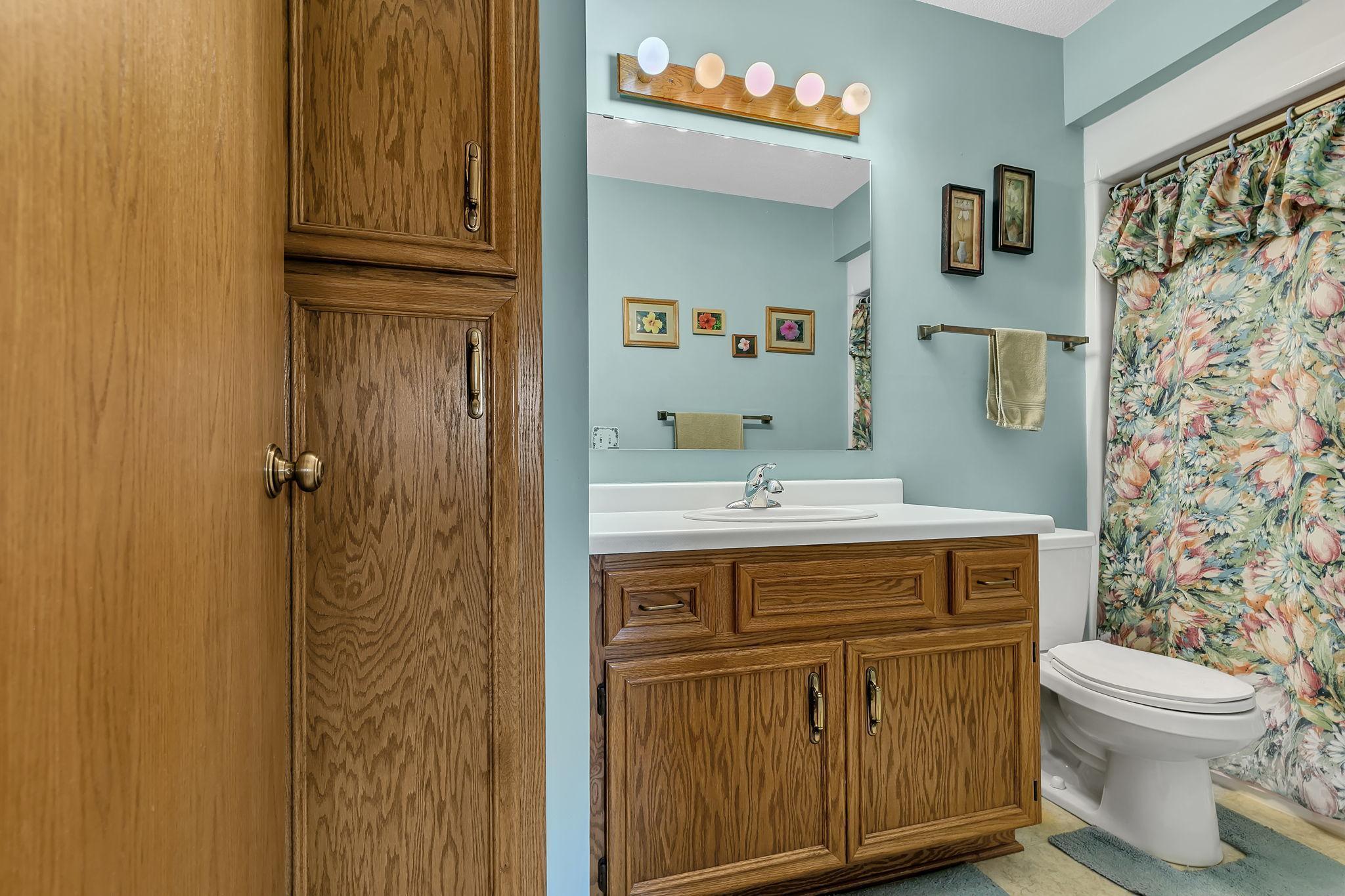 Full bathroom w/laundry shute