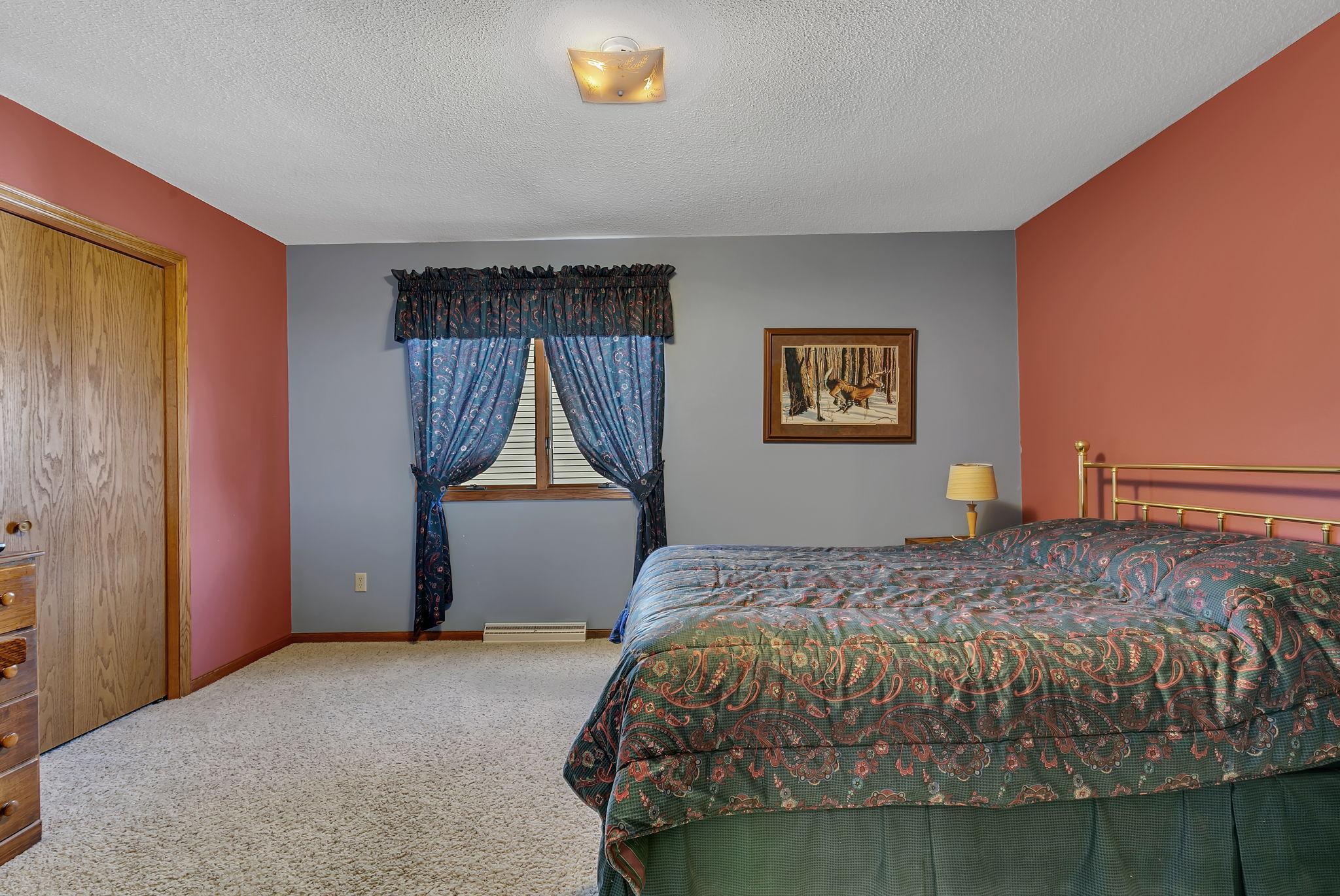 Good size bedroom w/WIC