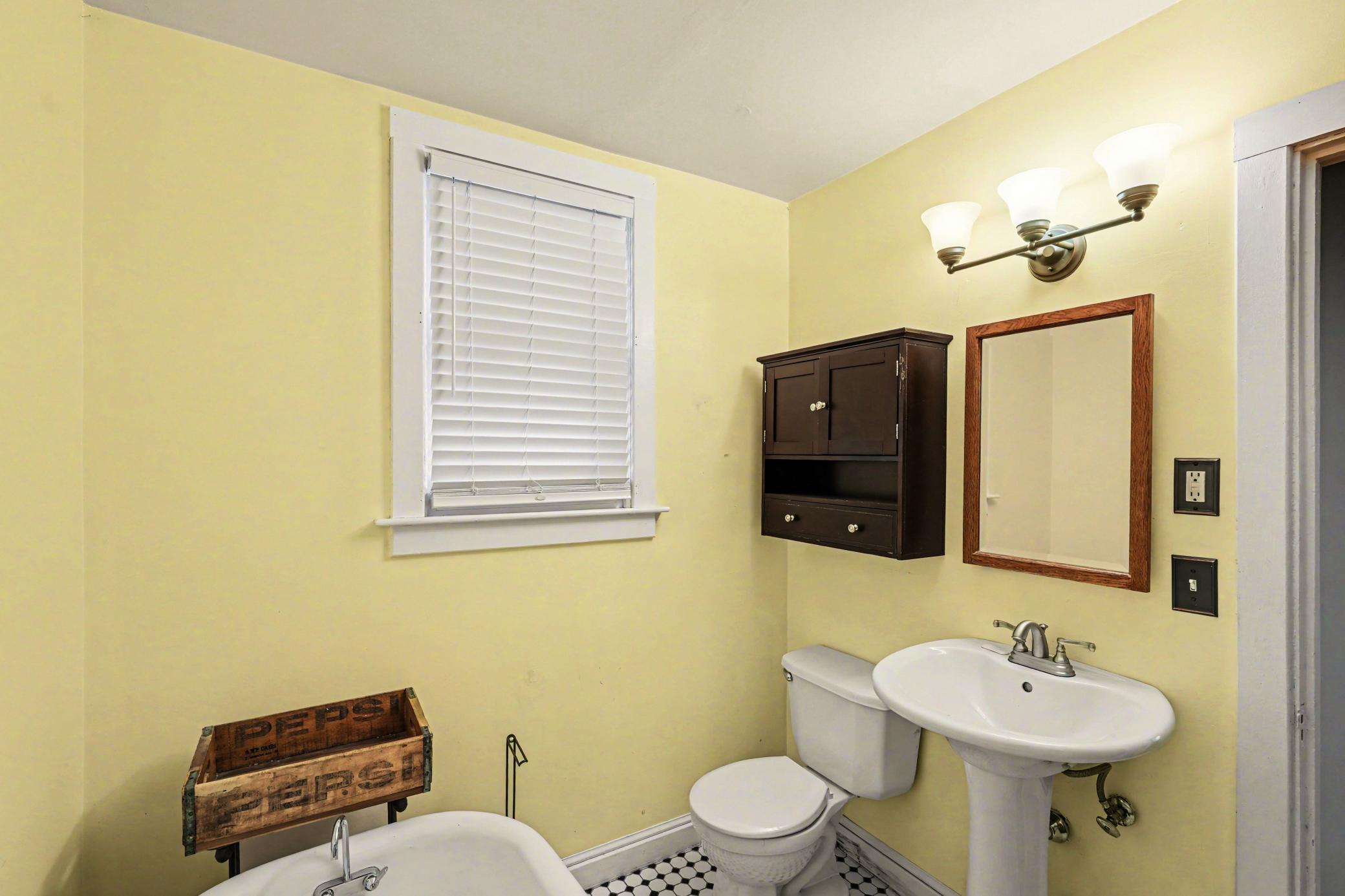 Full Bathroom w/ claw foot tub- Main Floor