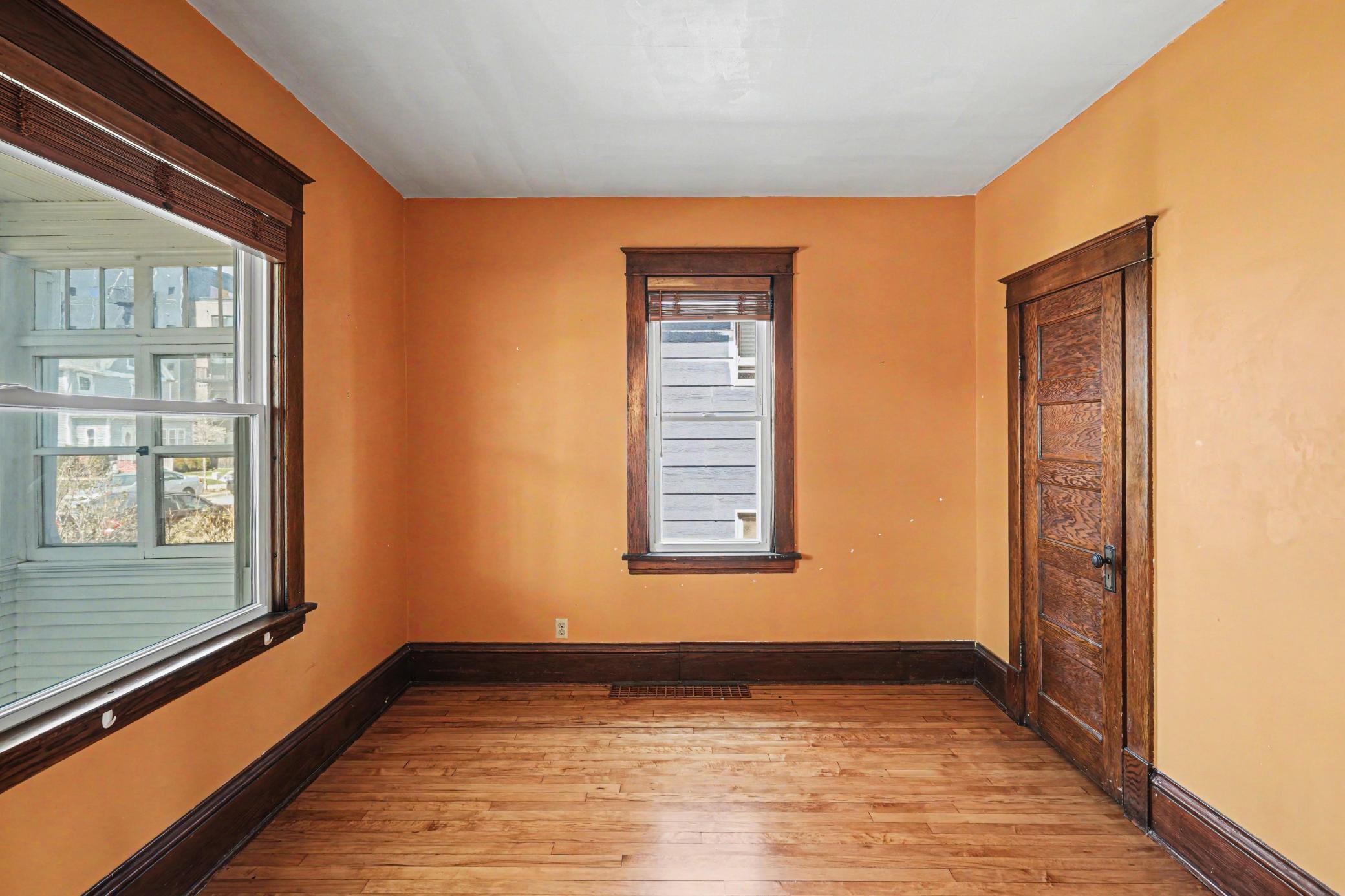 Bedroom 1 - Main Floor