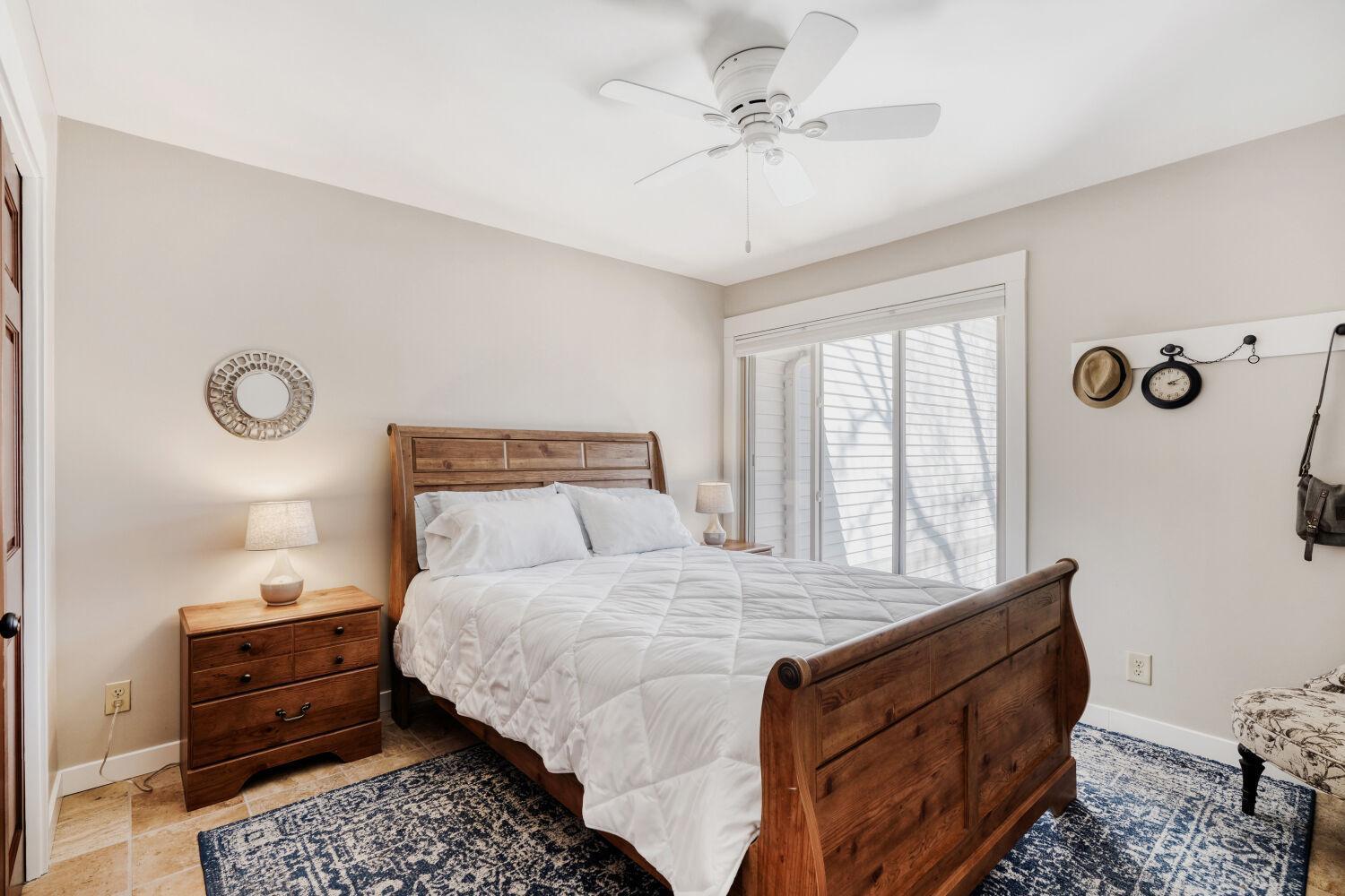 6220 Sandpiper Ct - Bedroom #1.jpg