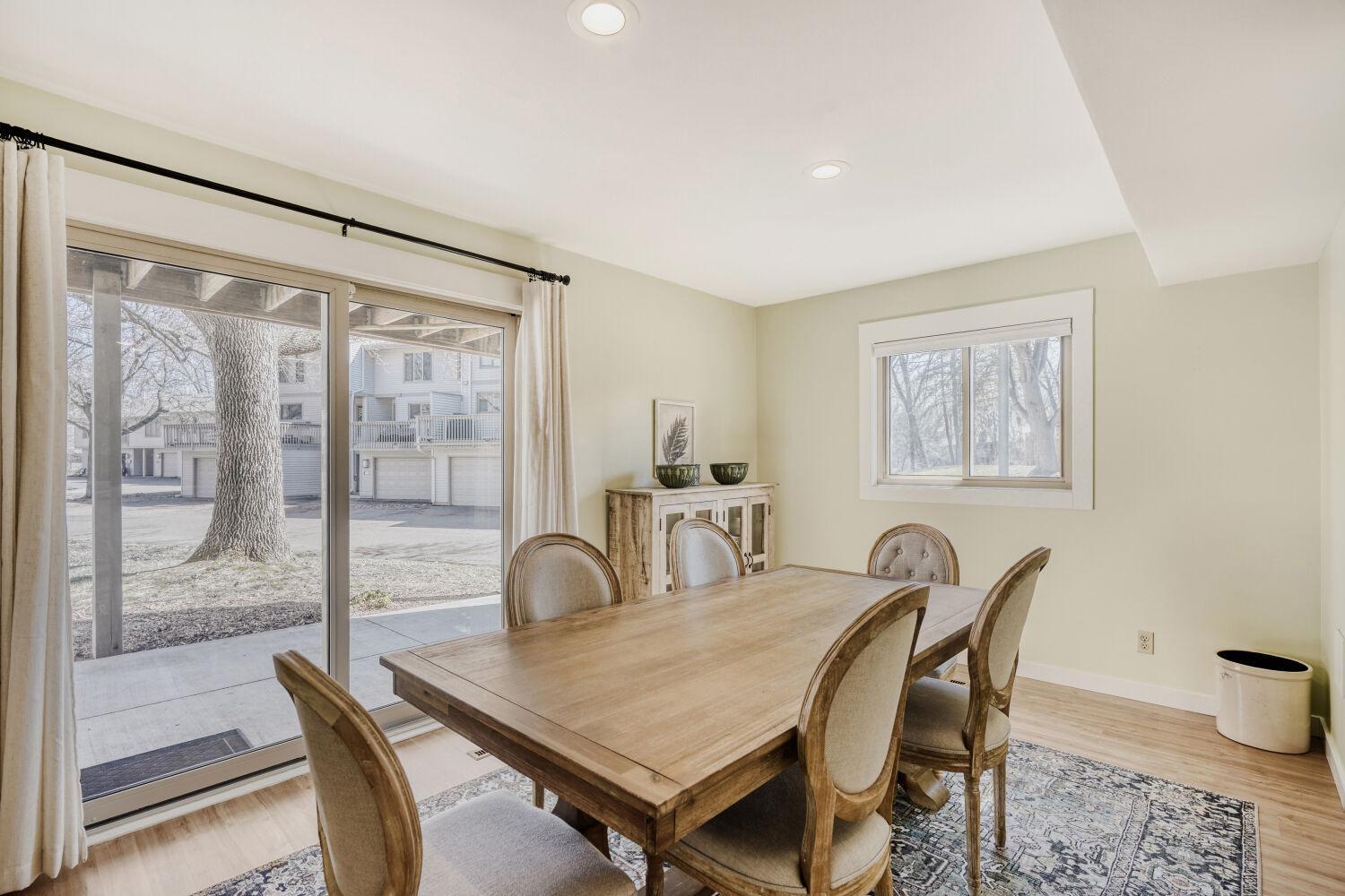 6220 Sandpiper Ct - Dining Room.jpg