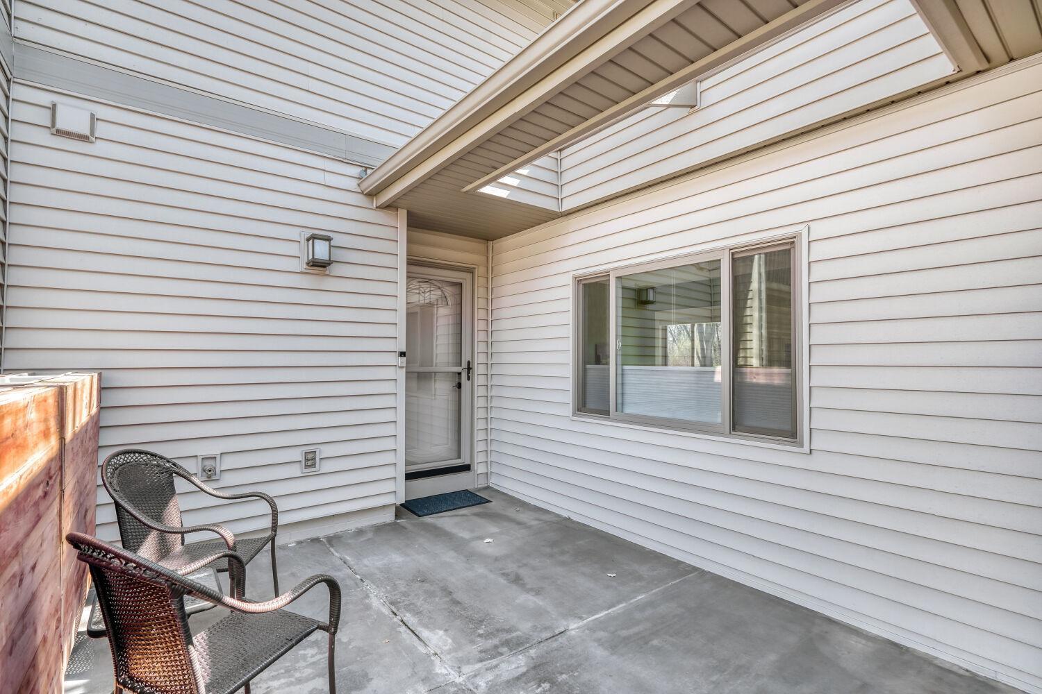 6220 Sandpiper Ct - Front Patio.jpg