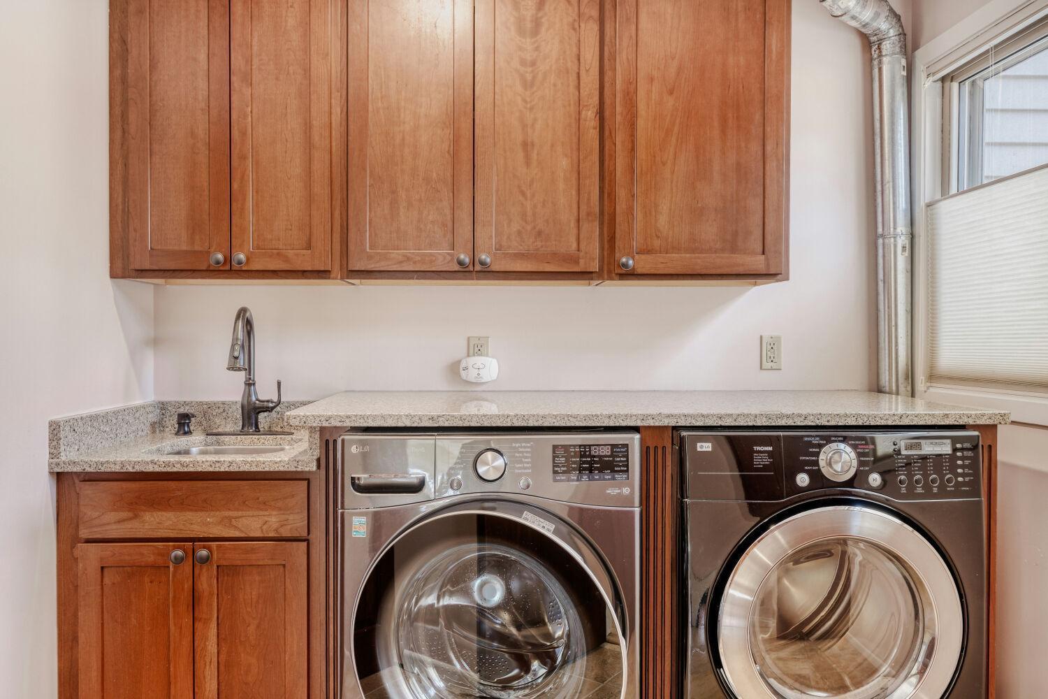 6220 Sandpiper Ct - Laundry Room.jpg