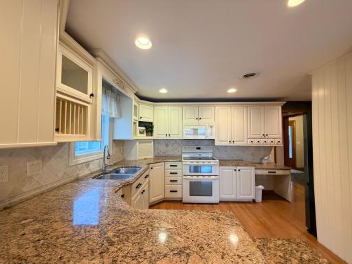 809 W Lake Avenue, Worthington, MN 56187