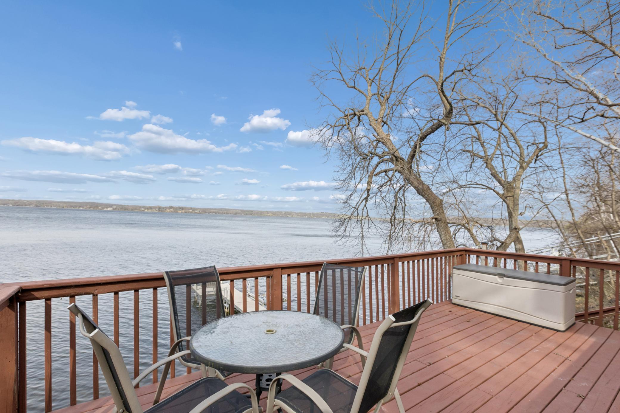Midway down to the water there is a landing with a spacious deck overlooking the shoreline. Ideal for supervising fun in the water on a summer day!