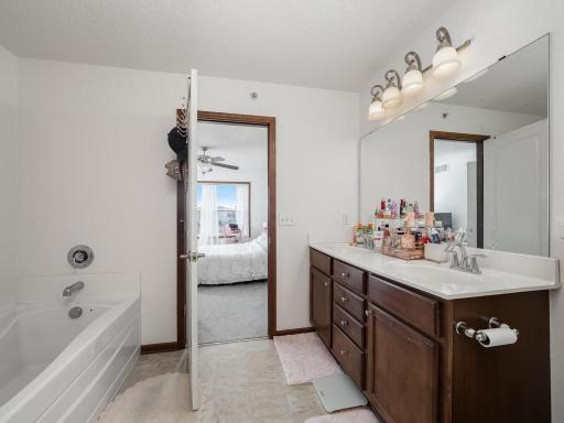 15661 60th Avenue N, Plymouth, MN 55446