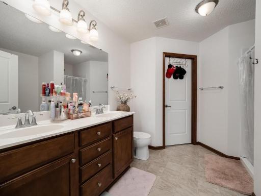 15661 60th Avenue N, Plymouth, MN 55446