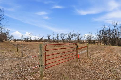 Riding Ring Fencing does not stay. Additional fencing can stay or be removed at buyers request.