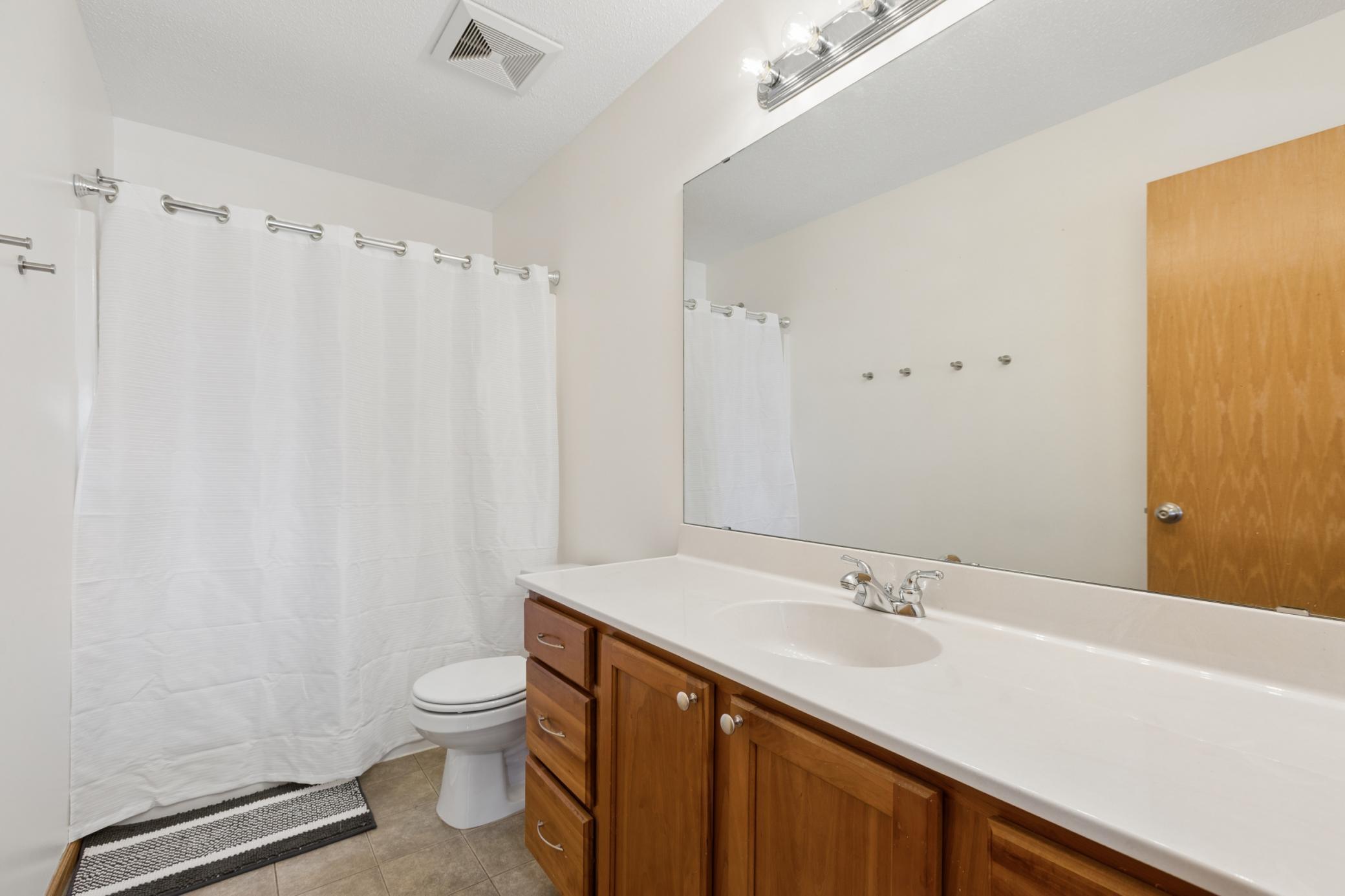 Upper Level Full Bath