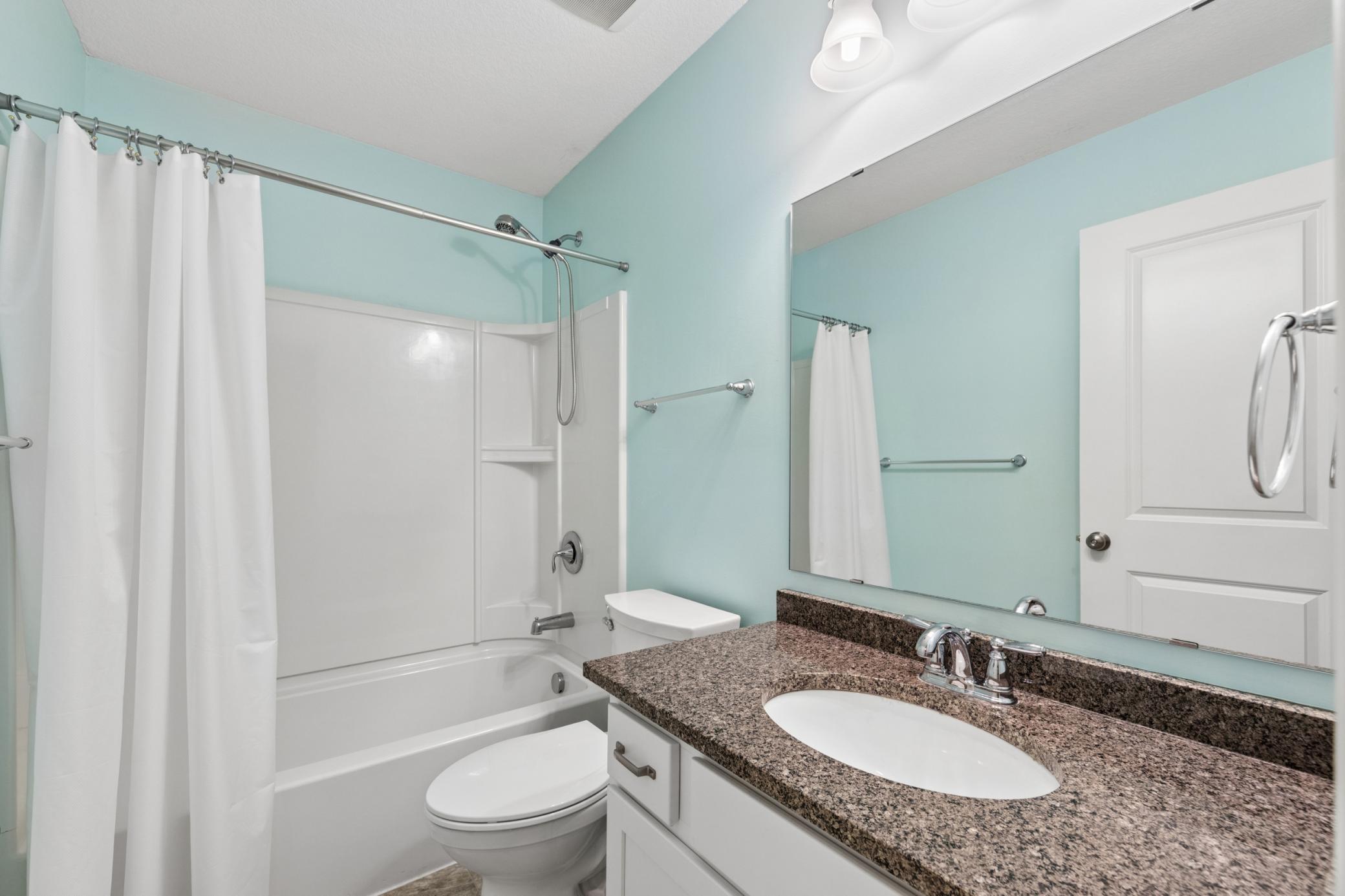 Upper level Full bath