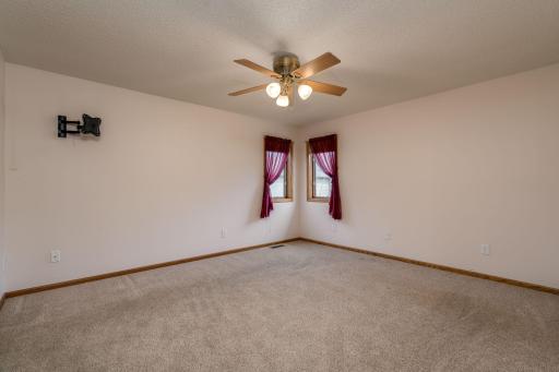 100 Crystal Lane, Mankato, MN 56001