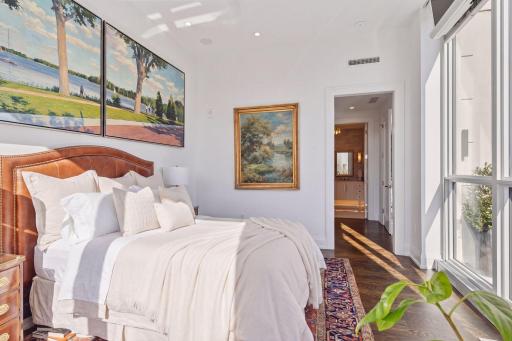 1111 W River Parkway, 15E, Minneapolis, MN 55415