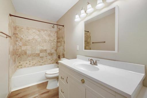 4668 Penkwe Way, Eagan, MN 55122