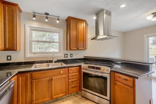 4668 Penkwe Way, Eagan, MN 55122