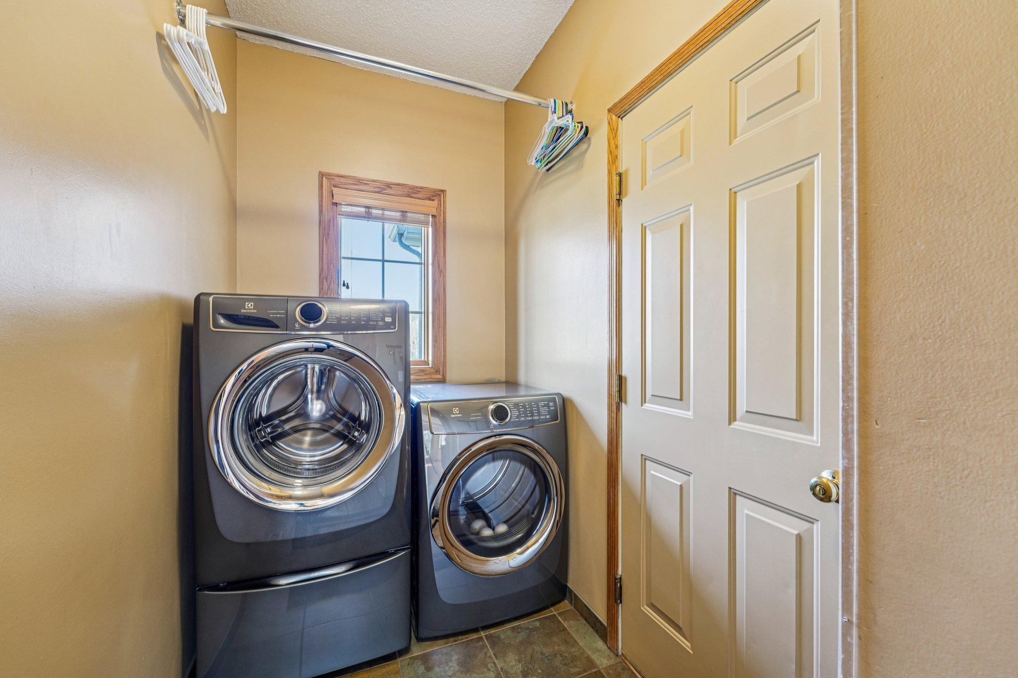 28-web-or-mls-Oak View Ct-S2603-028.jpg