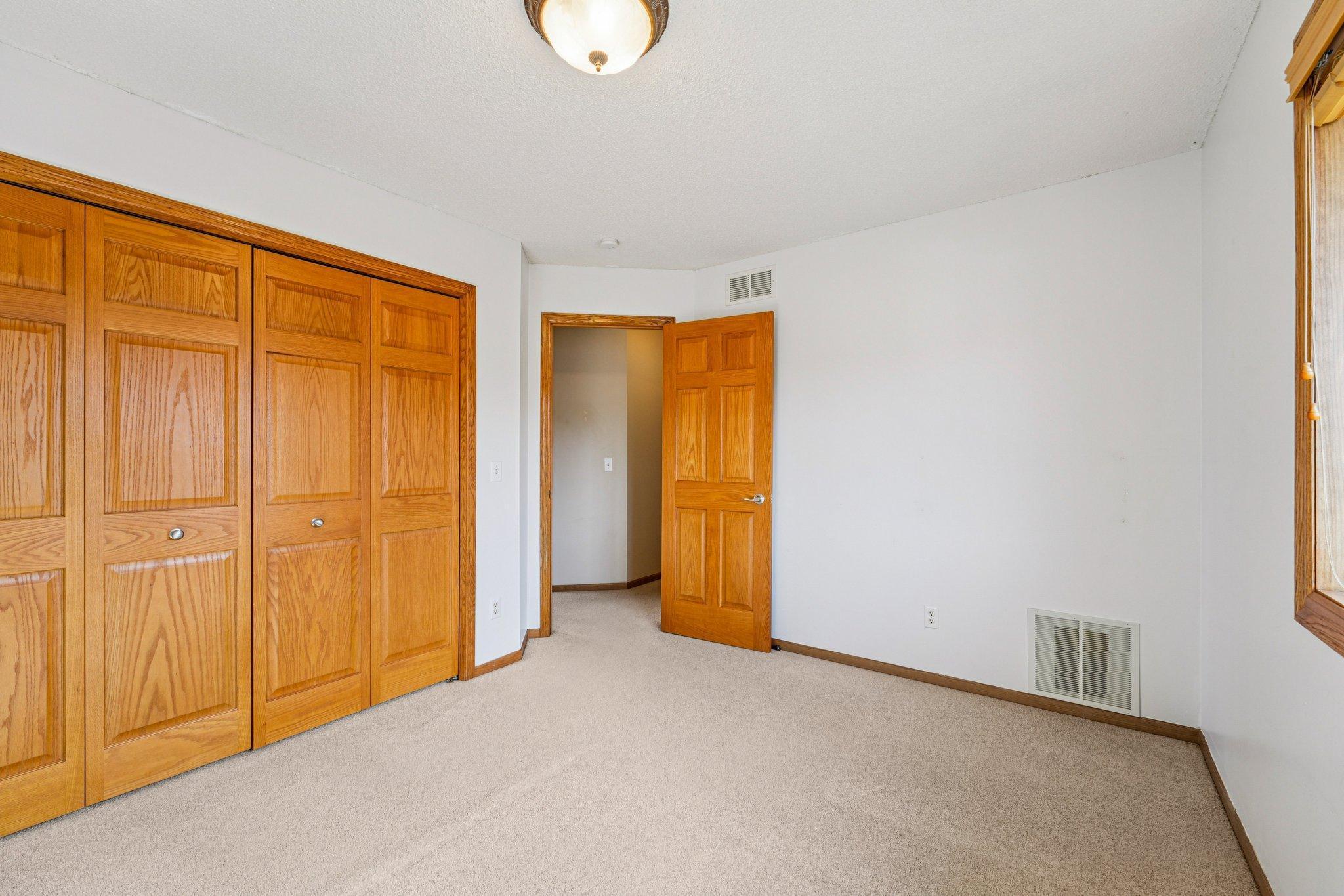 44-web-or-mls-Oak View Ct-S2603-044.jpg