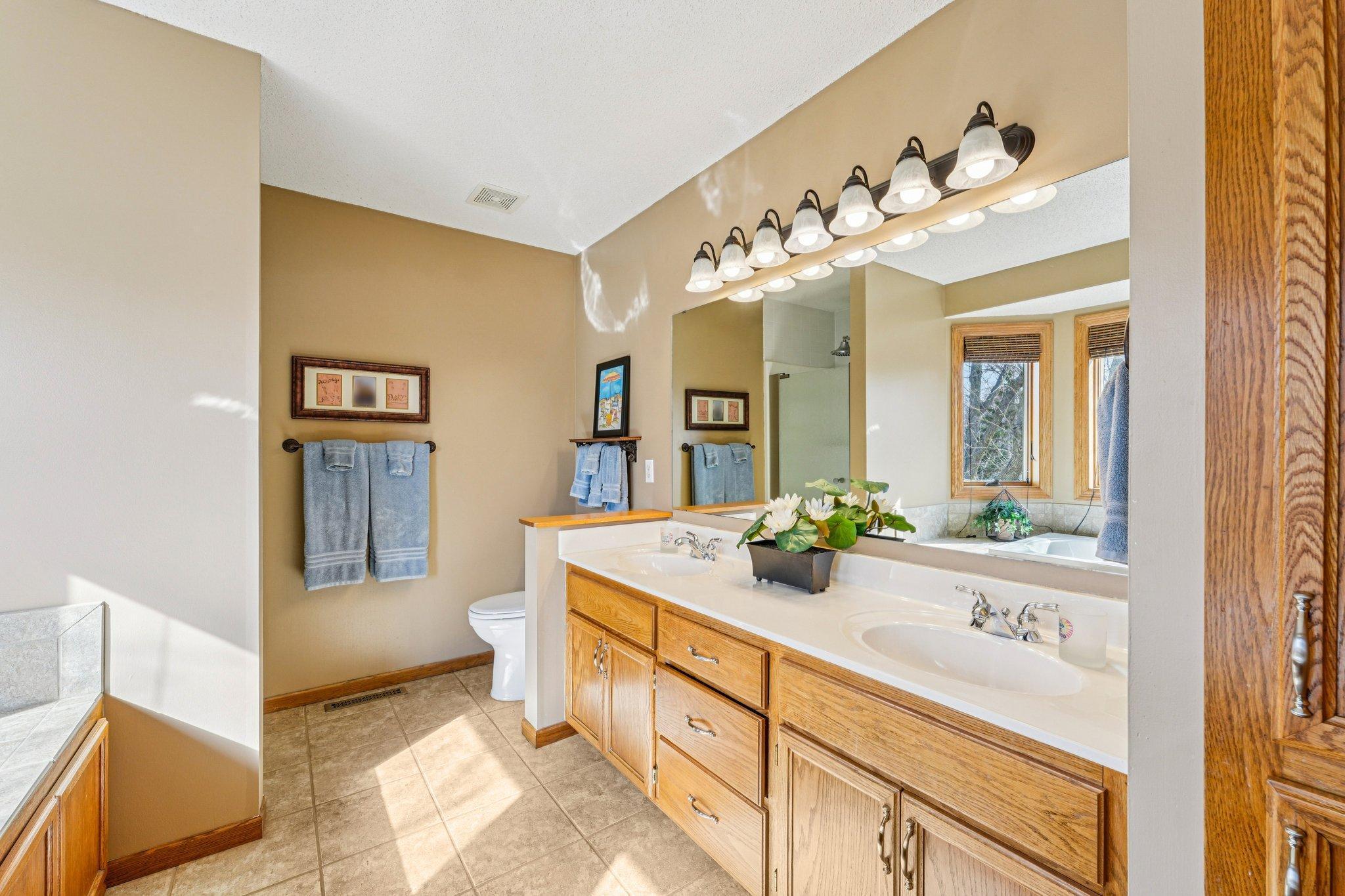 38-web-or-mls-Oak View Ct-S2603-038.jpg