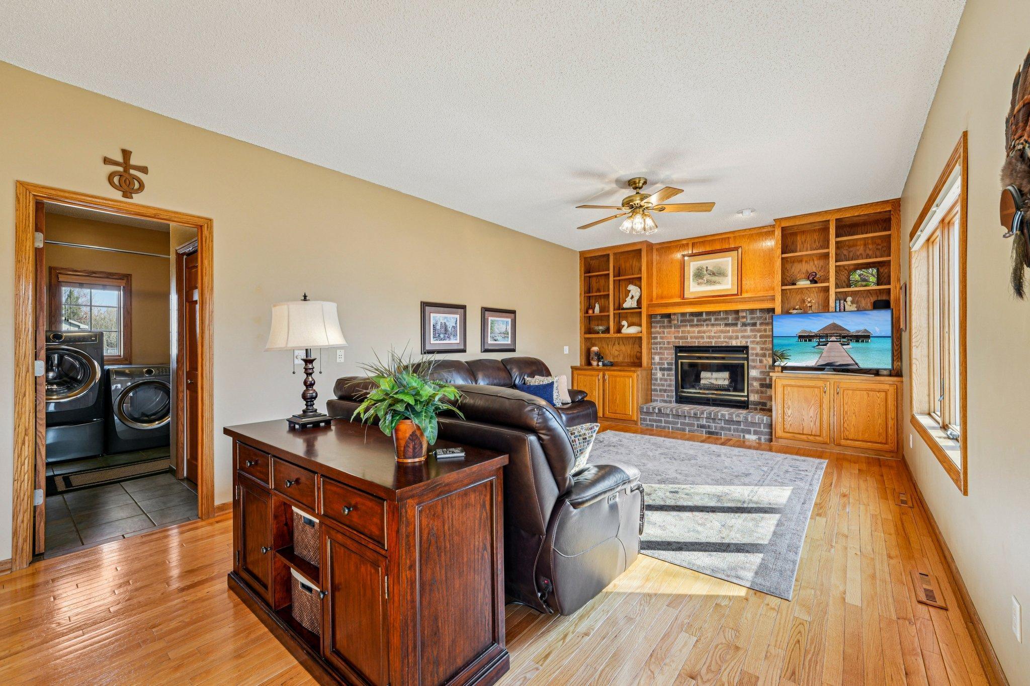 12-web-or-mls-Oak View Ct-S2603-012.jpg