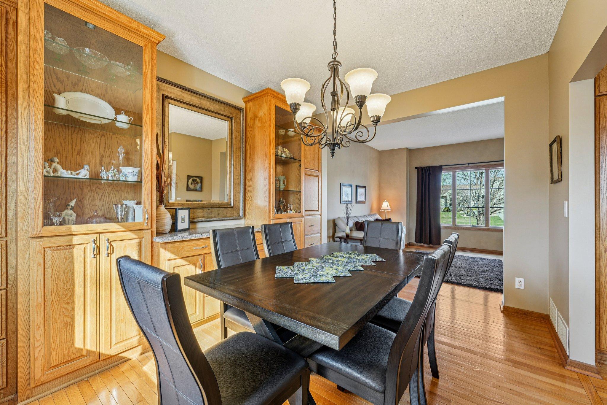 16-web-or-mls-Oak View Ct-S2603-016.jpg