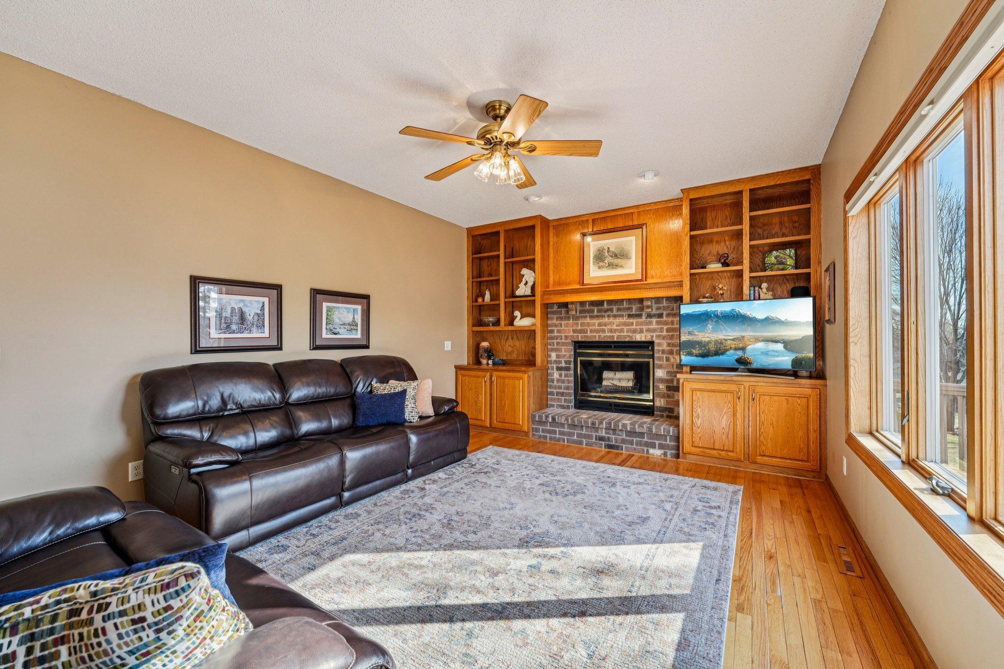 13-web-or-mls-Oak View Ct-S2603-013.jpg