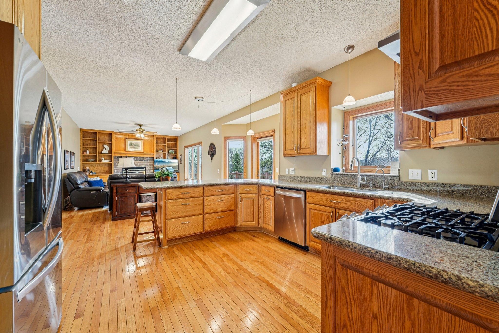 17-web-or-mls-Oak View Ct-S2603-017.jpg