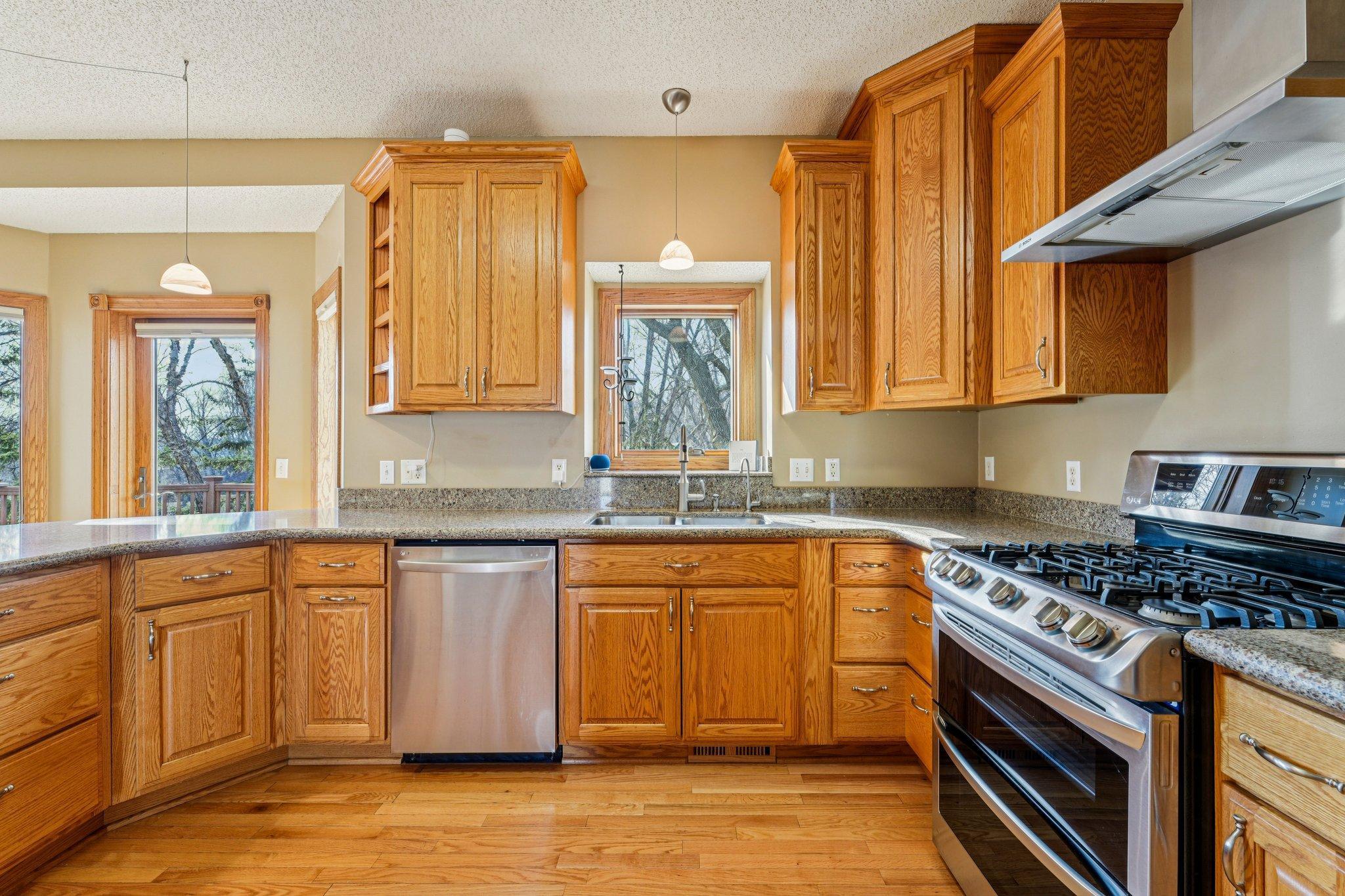 18-web-or-mls-Oak View Ct-S2603-018.jpg