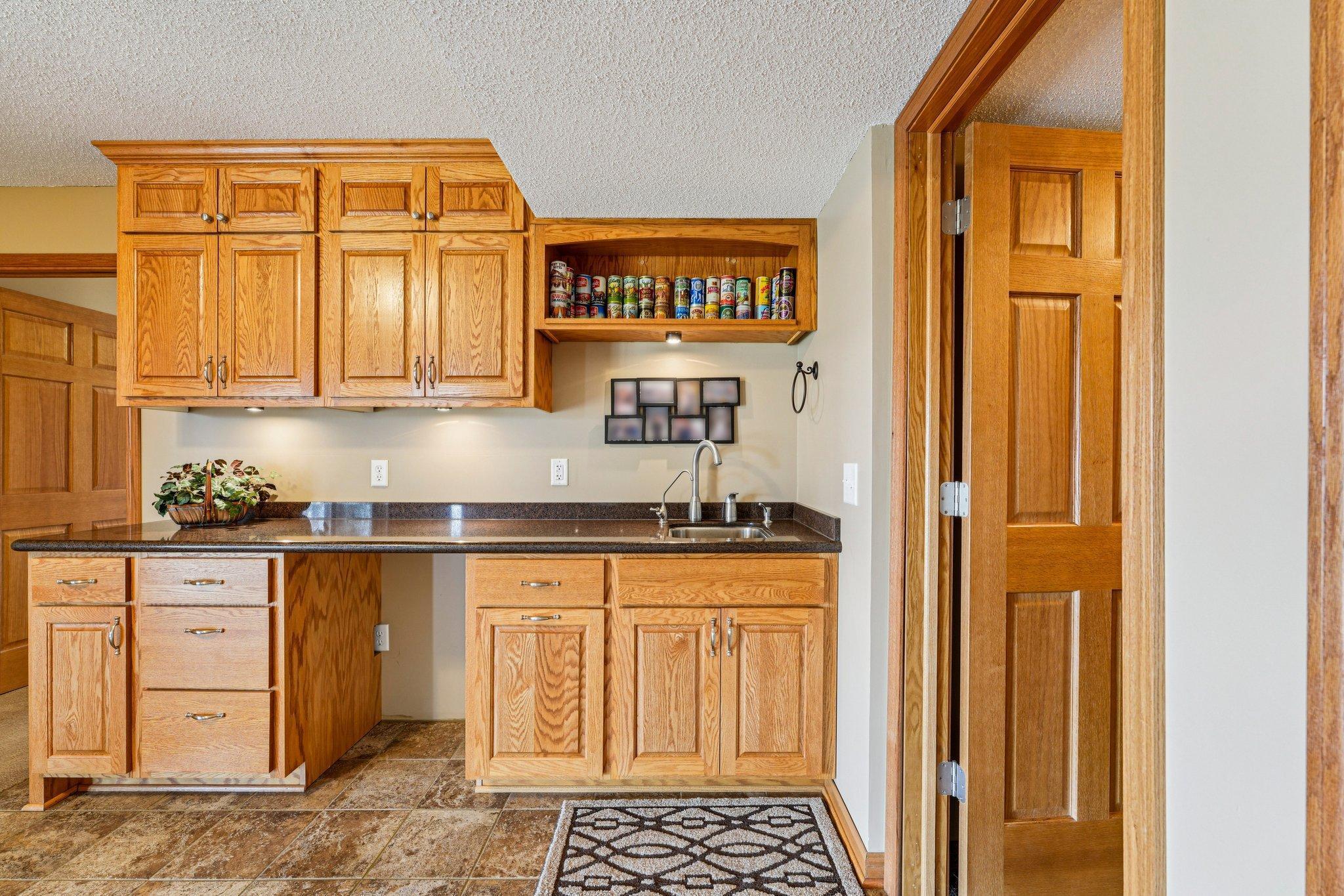 25-web-or-mls-Oak View Ct-S2603-025.jpg