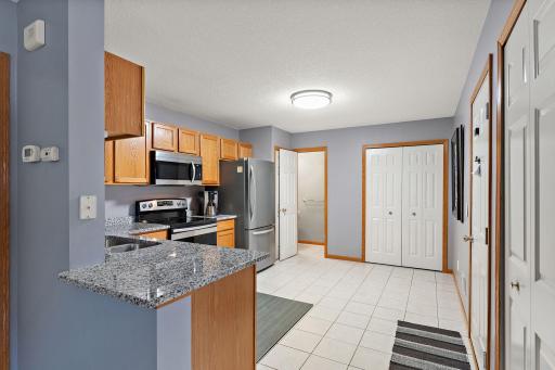 Newer granite counter tops & stainless appliances