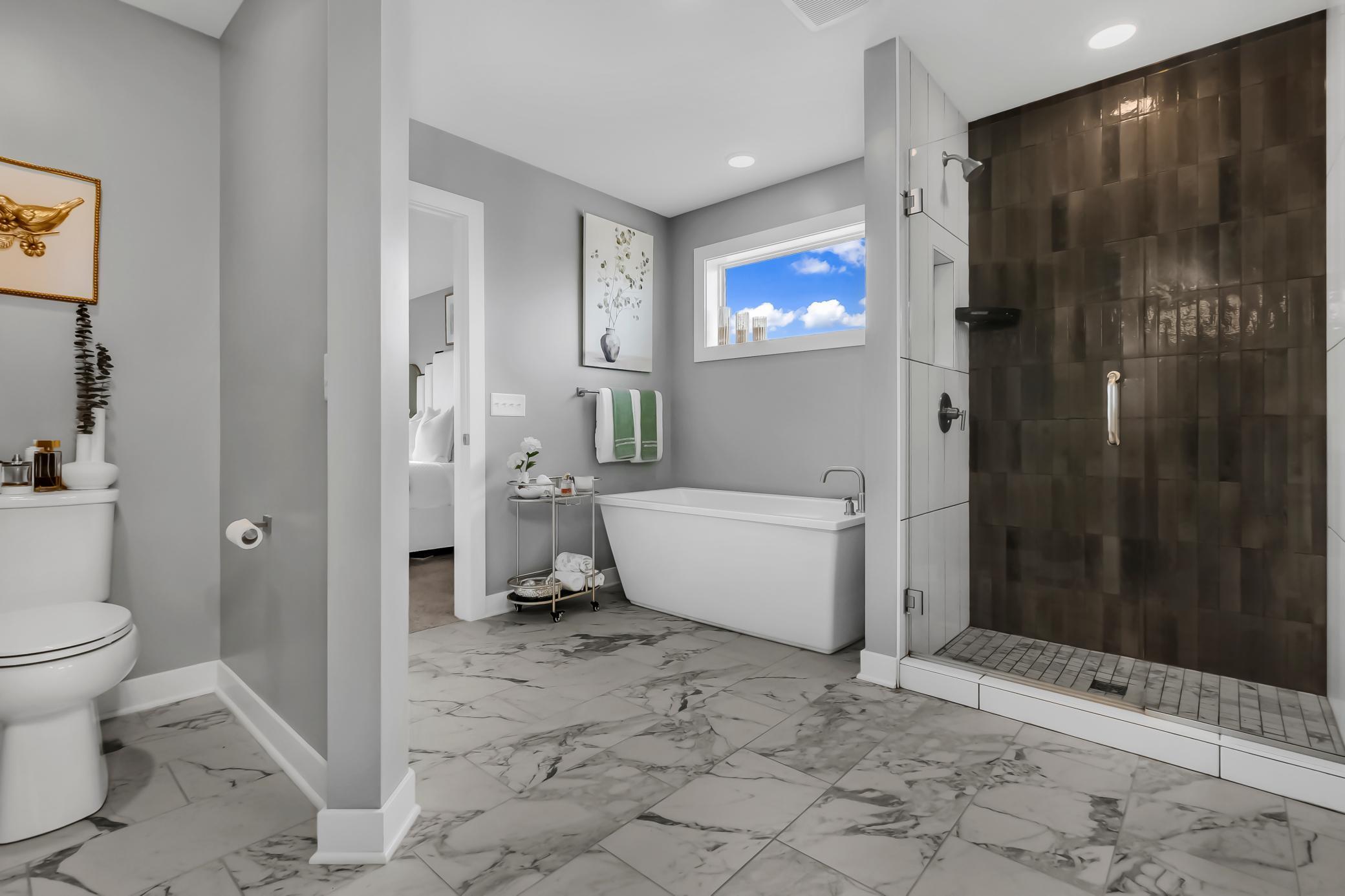 owners bathroom .jpg