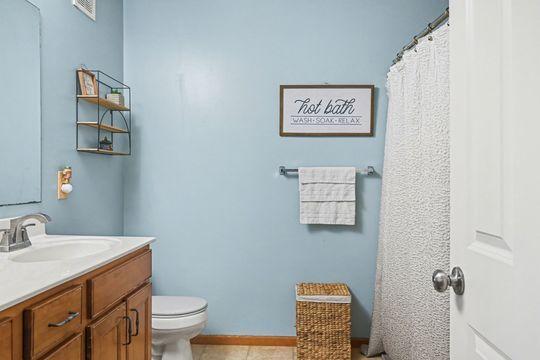 Master full bathroom