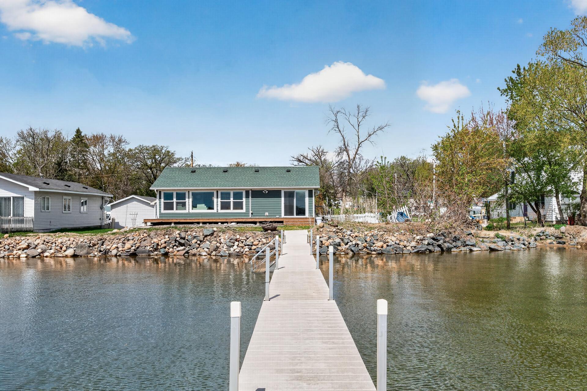 49' of 1st Lake Shoreline