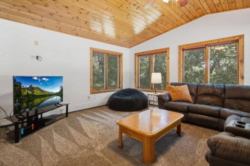 4410 165th Avenue NE, New London, MN 56273