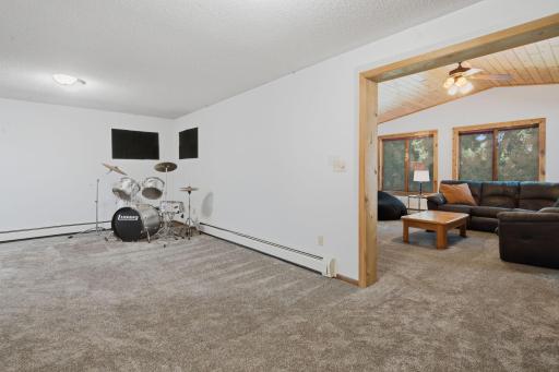4410 165th Avenue NE, New London, MN 56273