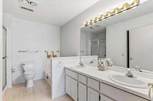 Owner's suite private full bathroom with separate shower and soaking tub!