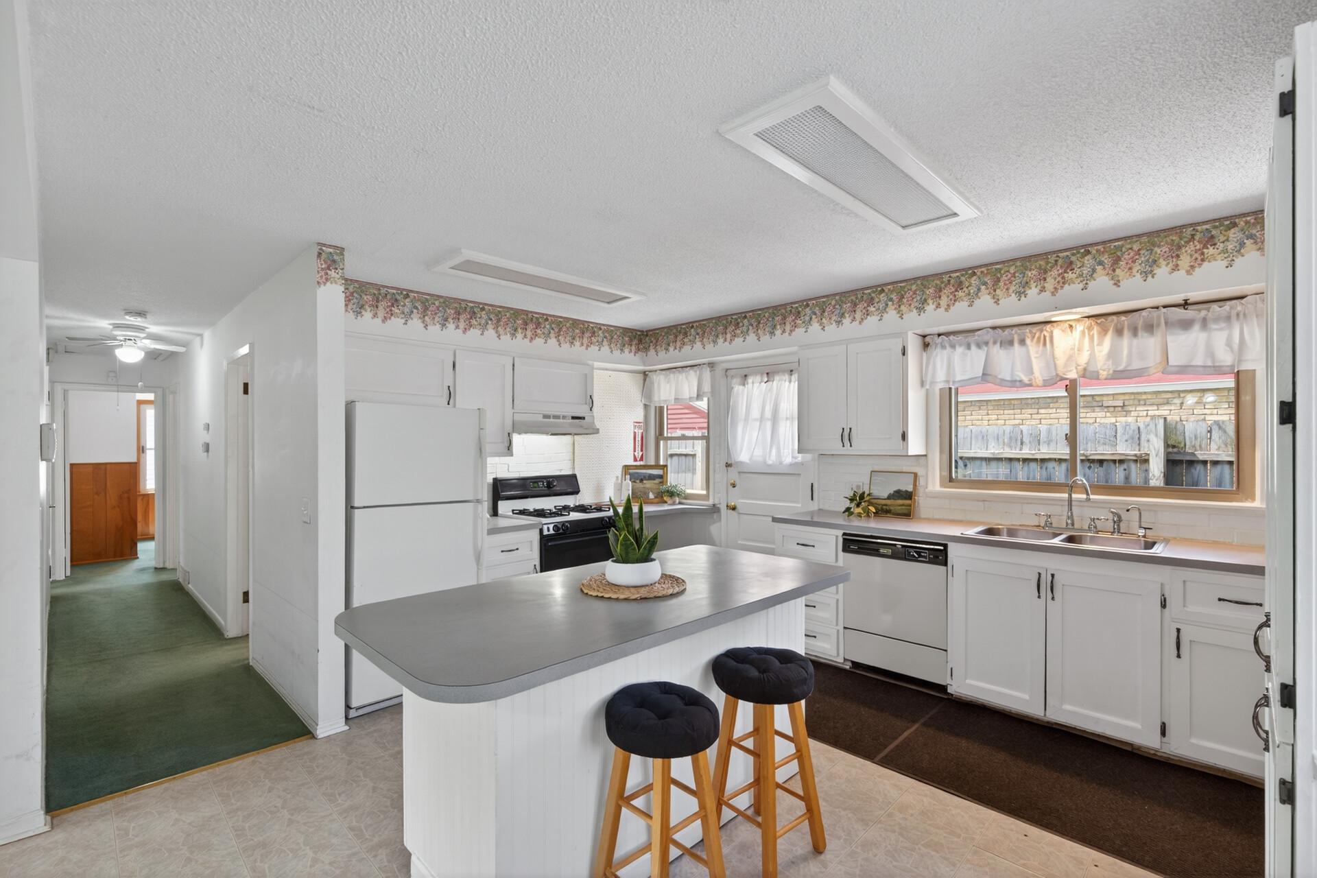 Spacious eat-in kitchen