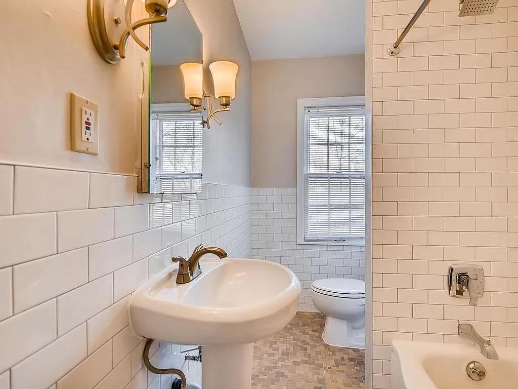 2532 W 50th St Minneapolis MN - bathroom.jpeg